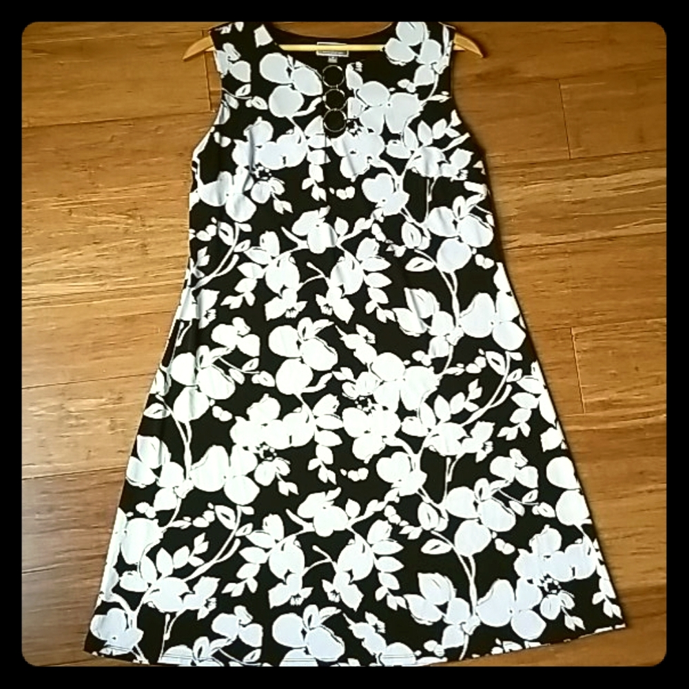 Sleeveless dress (M)
